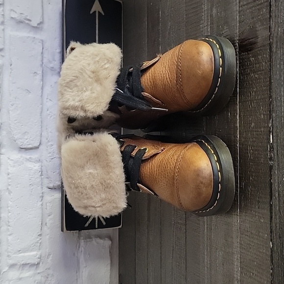 Womens Doc Martens boots - Picture 2 of 6